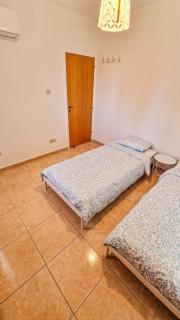Sunny 2BR Apt Heart of Larnaca - Larnaca - 2