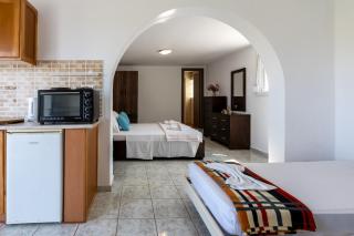 Sandy Steps Beachfront Apartments - 4