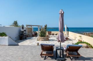 Sandy Steps Beachfront Apartments - 3