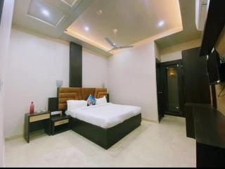 Hotel Amba Ambience - Jāmb - 0