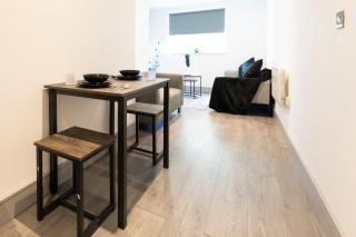 1 Bedroom Luxury Serviced Apartment - Bradford - 9