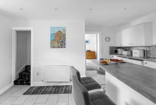 Dunallan Farm Cottage - - 8
