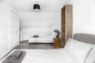 Dunallan Farm Cottage - - 1