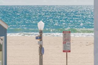 Pet-Friendly 4Br Oceanview Getaway Steps From 35Th St Beach By Beachview Rentals - Newport Beach - 8