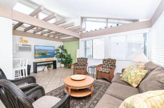 Retro 3Br Split-Level W- Oceanview Patio Steps To Sand By Beachview Rentals - Newport Beach - 9