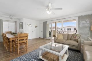Oceanview Corner Home W- Rooftop Deck, One House From Beach By Beachview Rentals - Newport Beach - 8