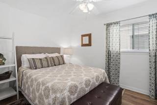 Oceanview Corner Home W- Rooftop Deck, One House From Beach By Beachview Rentals - Newport Beach - 5
