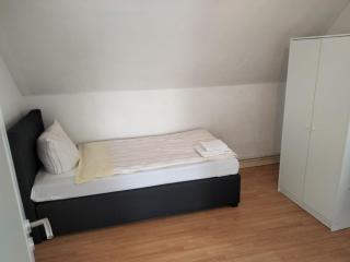 Zentrale 3 Zimmer Unterkunft mit Parkplatz - Neumünster - 9