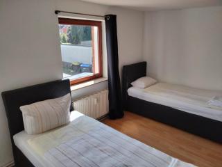 Zentrale 3 Zimmer Unterkunft mit Parkplatz - Neumünster - 2