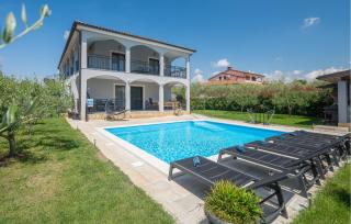 Gorgeous Apartment In Porec With Wifi - Poreč - 0