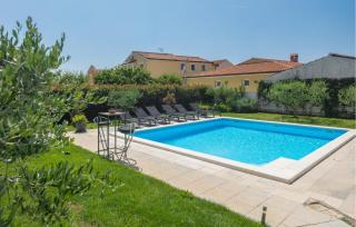Gorgeous Apartment In Porec With Wifi - 3