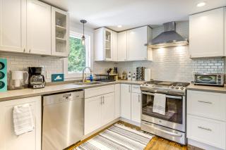 4 Mi to Beach Cape Cod Retreat in Mashpee! - Mashpee - 1