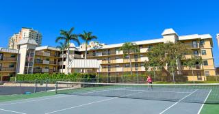 Pristine 2 Bed Condo, Steps from Free Beach Access - Marco Island - 3