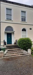 Lovely 2 Bed Garden Level Apartment Blackrock - Blackrock - 9