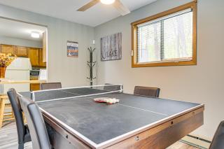 Home with Pool and Lake in Jim Thorpe 6 Mi to Dtwn! - Jim Thorpe - 5