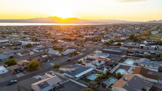 Havasu Fun Stay Pool Spa PoolTable KingBed - Lake Havasu City - 2