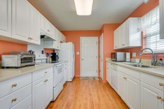 7 Mi to Myrtle Beach Family-Friendly Home with Yard - Little River - 3