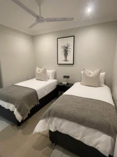 Luxe Three Bedroom Seaview Apartment Simbithi - Ballito - 4