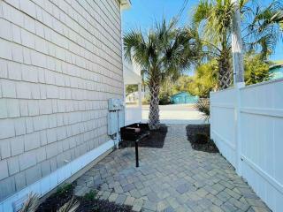 Bright cheerful duplex with a pool A - Myrtle Beach - 1