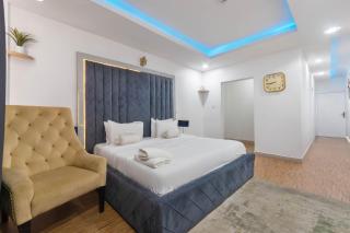 WATER VIEW 3 BEDROOM APARTMENT WITH JACUZZI PARKING WiFi NETFLIX POOL - Lekki - 2