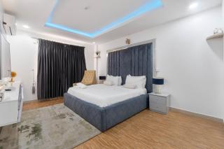 WATER VIEW 3 BEDROOM APARTMENT WITH JACUZZI PARKING WiFi NETFLIX POOL - Lekki - 7