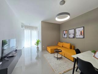 Modern City Center Apartment - Tirana - 9