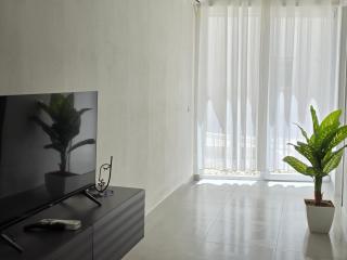 Modern City Center Apartment - Tirana - 4