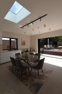 NEW-BUILD Luxury House for Families and Contractors, NamisSuites Serviced Apartment - Farnborough - Farnborough - 5