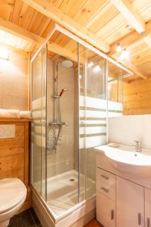 Spacieux Rhodo, 5pers, wifi, local à ski - 7