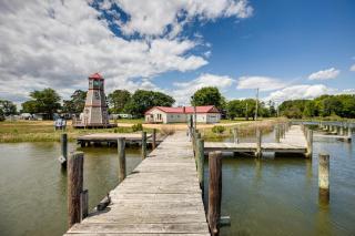Dock Access Waterfront Cottage in Avenue! - - 0