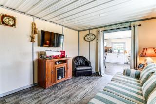 Dock Access Waterfront Cottage in Avenue! - - 7