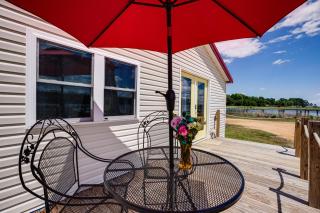 Dock Access Waterfront Cottage in Avenue! - - 9