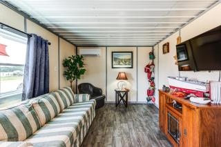 Dock Access Waterfront Cottage in Avenue! - - 8