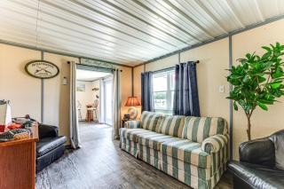 Dock Access Waterfront Cottage in Avenue! - - 6