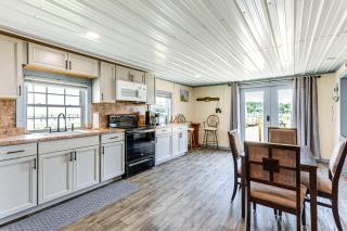 Dock Access Waterfront Cottage in Avenue! - - 2