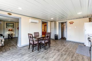 Dock Access Waterfront Cottage in Avenue! - - 1