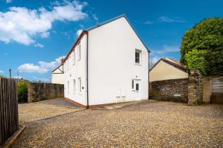 Two-bedroom Ground Floor Flat in Caerphilly Town Centre - Caerphilly - 1