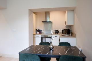 The Central Centenary, Leeds City Centre Apartments - Central Station - 6
