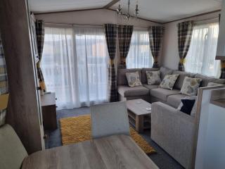Private Caravan Ty Mawr Holiday Park - Abergele - 2
