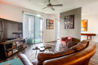 The Treehouse Spacious & Fun 2BR Retreat in the Heart of the Domain - Austin - 5