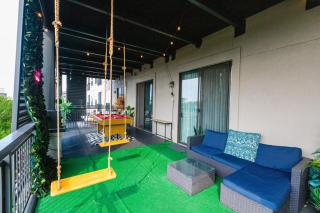 The Treehouse Spacious & Fun 2BR Retreat in the Heart of the Domain - Austin - 9
