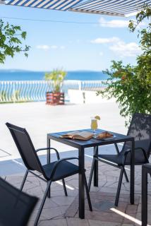 Beachfront rooms Adriatic with breakfast - Podstrana - 4