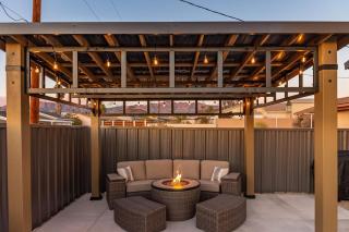 Breakwater Lake Life Pool Spa Fire Pit - Lake Havasu City - 9