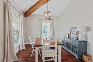 Downtown 3 Bedroom Home - 8