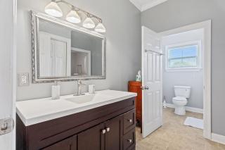 Downtown 3 Bedroom Home - 4