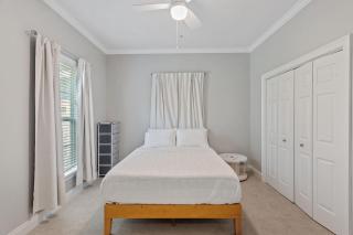 Downtown 3 Bedroom Home - 3