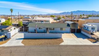 Sahara Getaway Pool Parking Lake Views - Lake Havasu City - 6