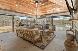 4 Bedroom Home with Pool - 6