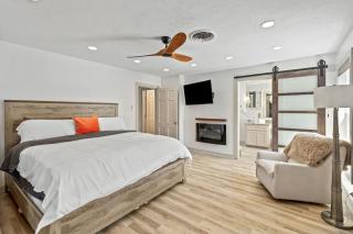 4 Bedroom Home with Pool - 3
