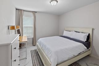 4 Bedroom Home with Hot Tub in Lake Charles - 1